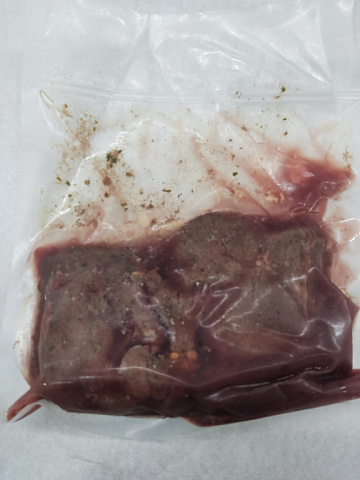 Томленое мясо северного оленя (Су-вид) Фото Томленое мясо северного оленя (Су-вид)